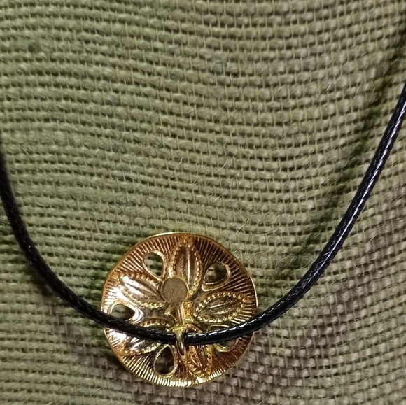 Goldtone sand dollar on black cord necklace - Picture 4 of 4